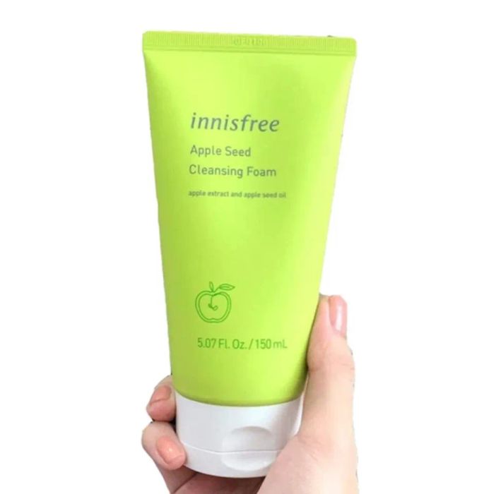 Sữa rửa mặt Innisfree táo - Giải pháp cho làn da dầu mụn