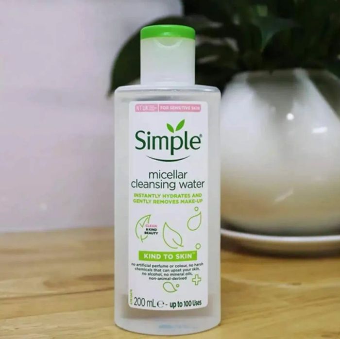 Nước tẩy trang Simple Kind to Skin Micellar Cleansing Water