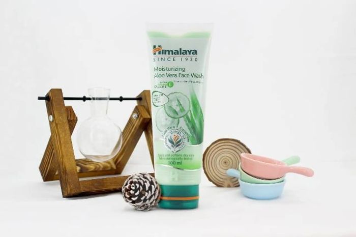 Sữa rửa mặt Himalaya cho da khô