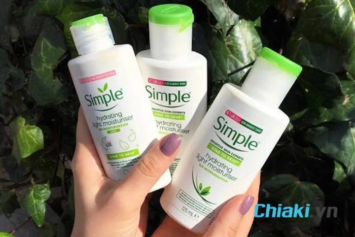 Sữa dưỡng ẩm Simple Kind To Skin Hydrating Light Moisturiser