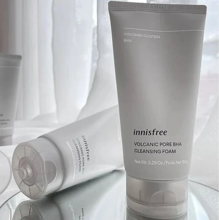 Sữa rửa mặt kiềm dầu cho nam Innisfree tro núi lửa Jeju Volcanic Pore Cleansing Foam