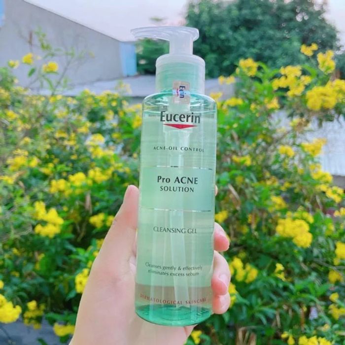 sữa rửa mặt trị mụn ẩn dầu Eucerin ProAcne Solution Cleansing Gel