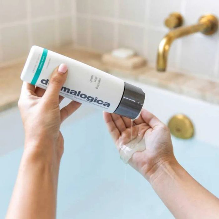 Sữa rửa mặt trị mụn đầu đen Dermalogica Active Clearing Skin Wash