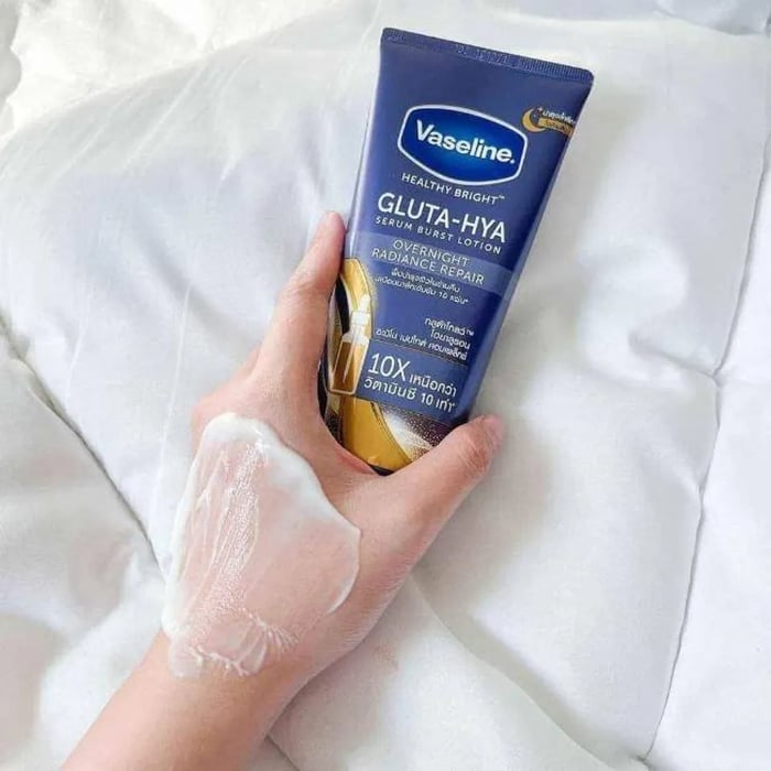 <span>Sữa dưỡng thể Vaseline ban đêm Gluta Hya Overnight</span>