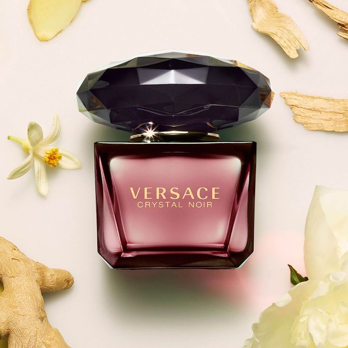 Nước hoa nữ mùa hè Versace Crystal Noir EDT