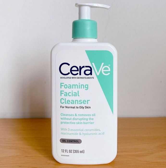 Sữa rửa mặt Cerave cho da dầu mụn nhạy cảm