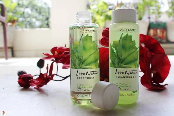 Sữa rửa mặt nha đam Aloe Vera Love Nature dành cho da dầu