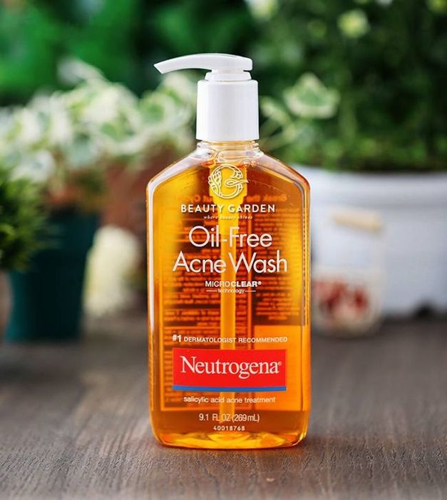 Sữa rửa mặt Neutrogena Oil Free dành cho da dầu