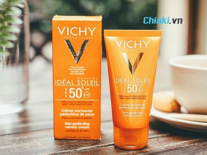 Kem chống nắng Vichy Idéal Soleil SPF50 cho da khô mụn nhạy cảm