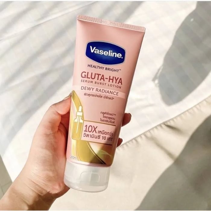 Sữa Dưỡng Thể Vaseline Trắng Da Healthy Bright Gluta HYA Thế Hệ Mới