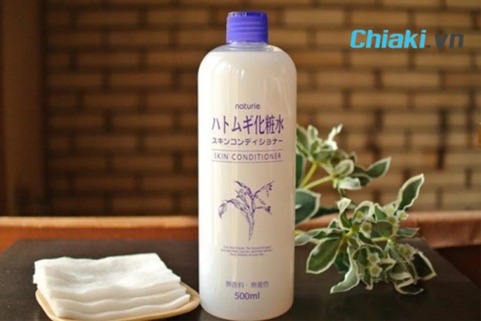 Lotion dưỡng ẩm cho da khô Naturie Hatomugi Skin Conditioner