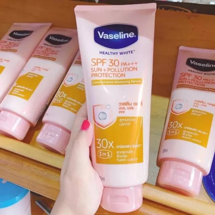 Sản phẩm sữa dưỡng thể Vaseline Thái SPF30 PA++ 30x