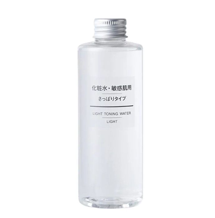 Toner cho da hỗn hợp thiên khô Muji Light Toning Water với giá học sinh