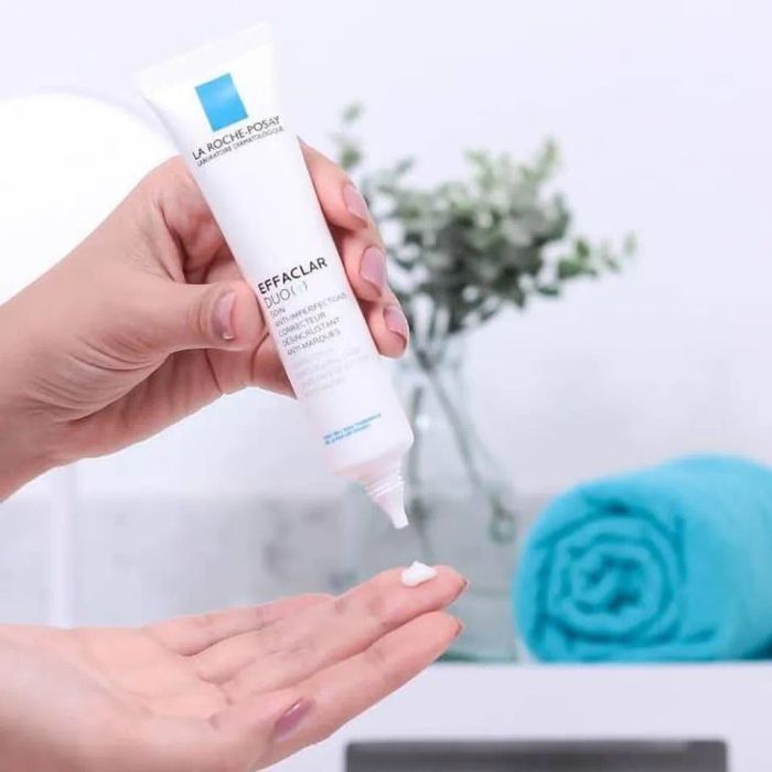 Kem trị mụn ẩn La Roche Posay Effaclar A.I dành cho da nhạy cảm