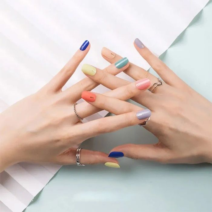 Mẫu nail đẹp 5 màu sắc 