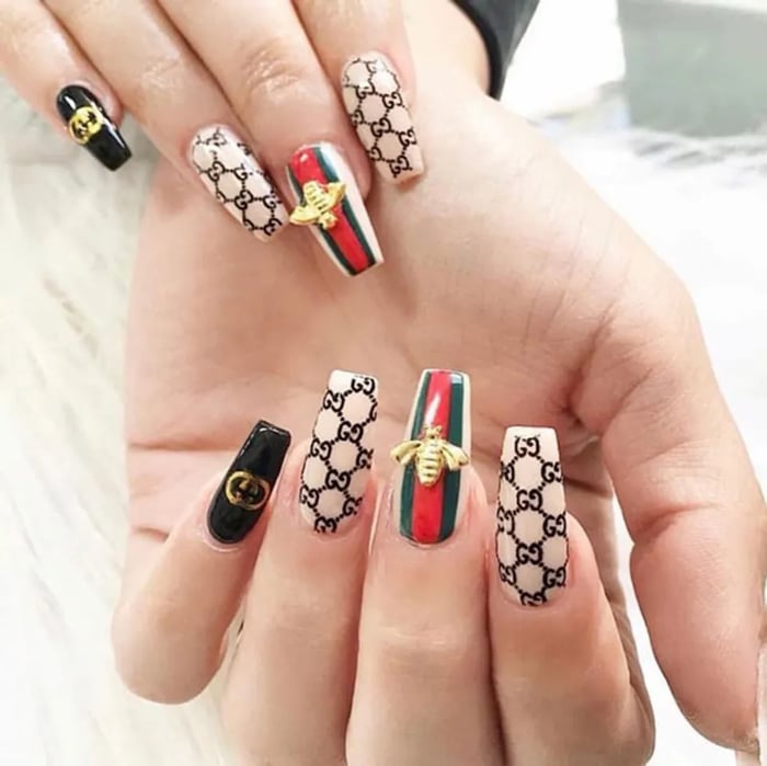 Mẫu nail đẹp theo phong cách Gucci 