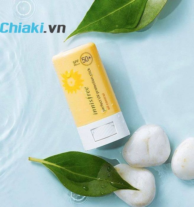 Kem chống nắng Innisfree Perfect UV Protection Stick Oil Control SPF50+/PA+++ có khả năng dễ dàng apply lên da và không làm lệch tone da.