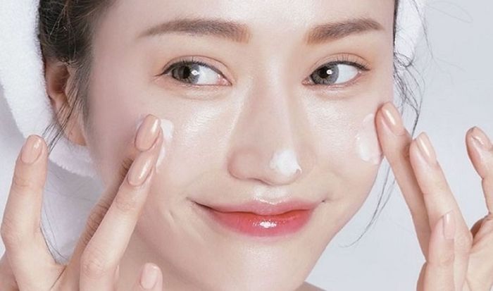 Khoá độ ẩm sau khi sử dụng mặt nạ.