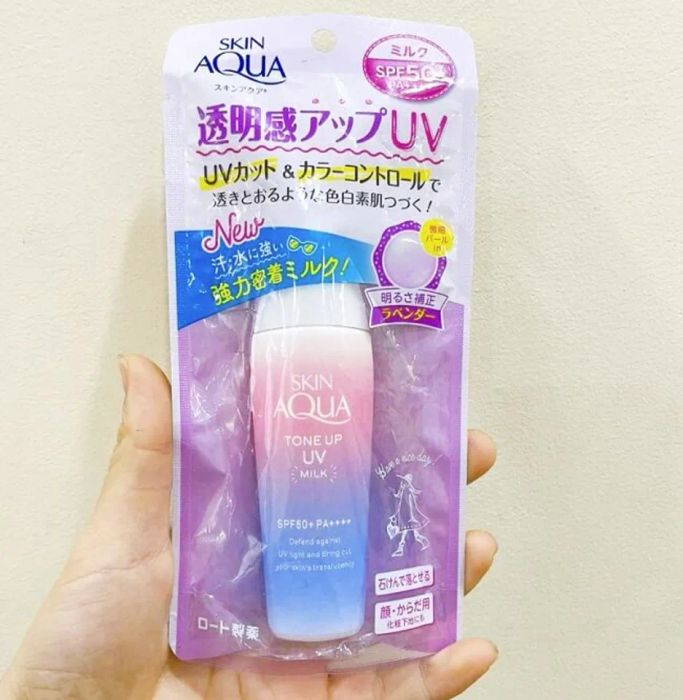 Kem chống nắng Skin Aqua dạng sữa