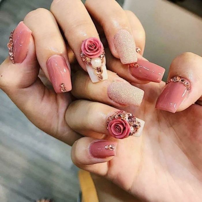 Mẫu nail đẹp đính đá lấp lánh