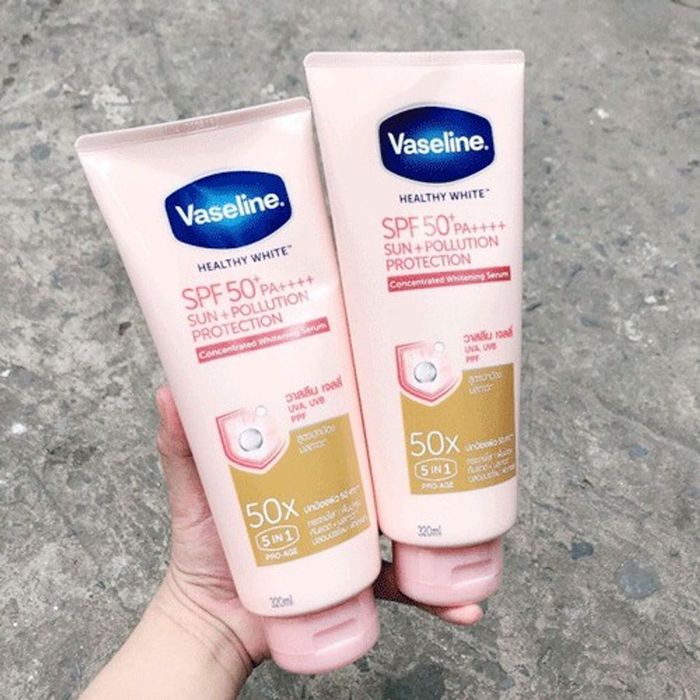 Đánh giá về bao bì của sữa dưỡng thể Vaseline 50x, dễ sử dụng và an toàn cho sản phẩm