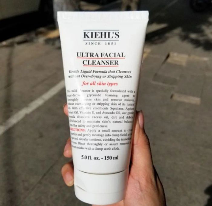 Sữa rửa mặt cho da khô từ Kiehl's