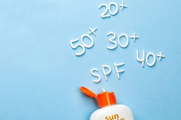 Chọn chỉ số SPF phù hợp với loại da và nhu cầu bảo vệ da khỏi tác động của tia UV.