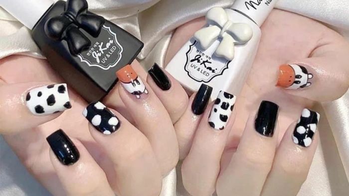 Mẫu nail với hình ảnh bò sữa 