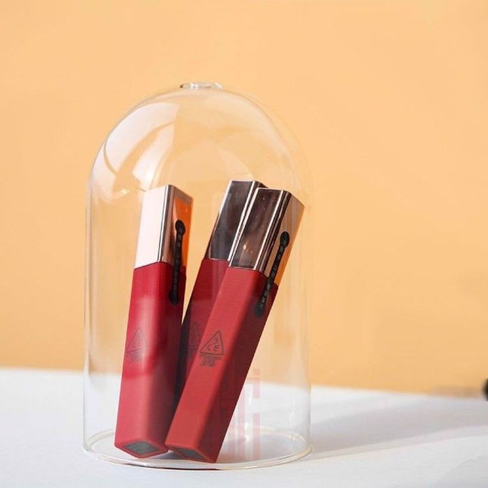 3CE Cloud Lip Tint có thiết kế sang trọng, dễ cầm nắm