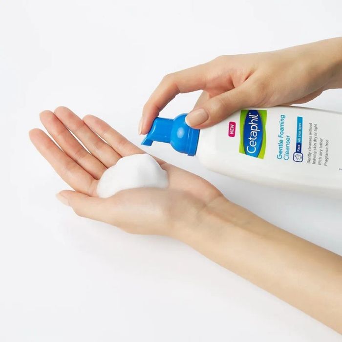 Sữa rửa mặt tạo bọt phù hợp mọi loại da của Cetaphil Gentle Foaming Cleanser