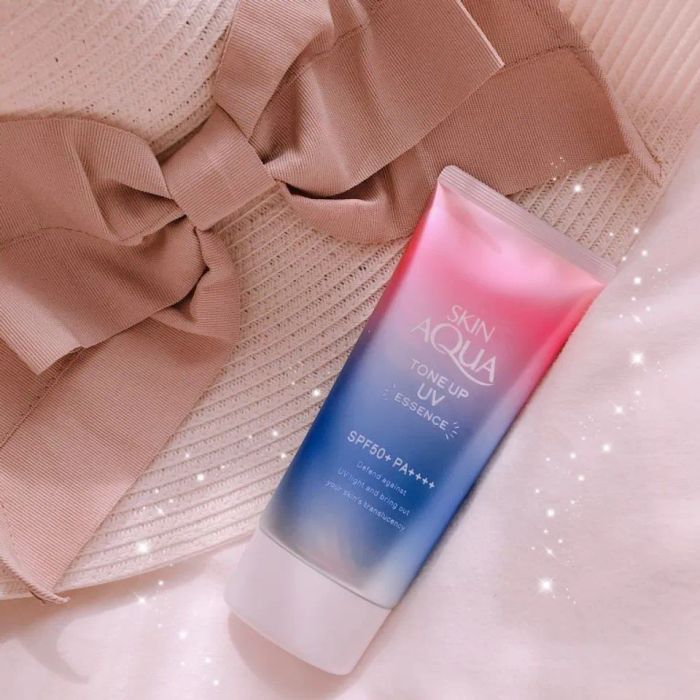 Kem Chống Nắng Sunplay Skin Aqua dành cho da cơ thể khi đi biển giúp làm sáng da nhẹ nhàng và thẩm thấu nhanh chóng