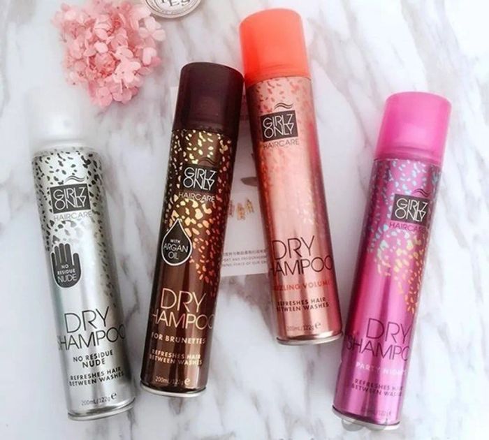 Dầu gội khô Girlz Only Dry Shampoo