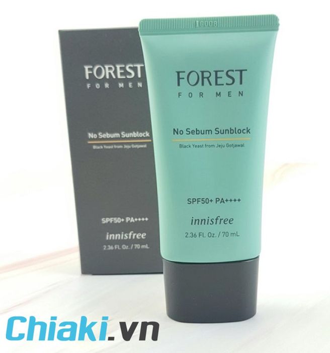 Innisfree Forest For Men No Sebum Sunblock SPF50+ PA+++ là sự lựa chọn hàng đầu cho nam giới có làn da dầu.