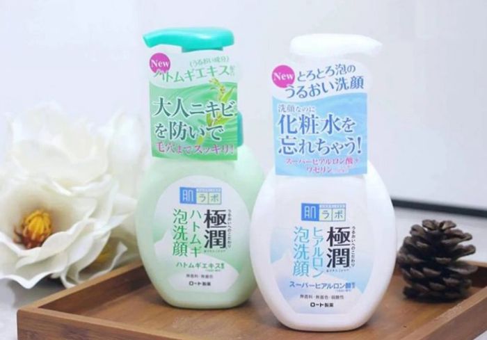 Sữa rửa mặt dưỡng ẩm từ Hada Labo