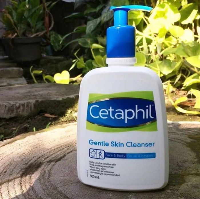 Sữa rửa mặt cho da khô Cetaphil