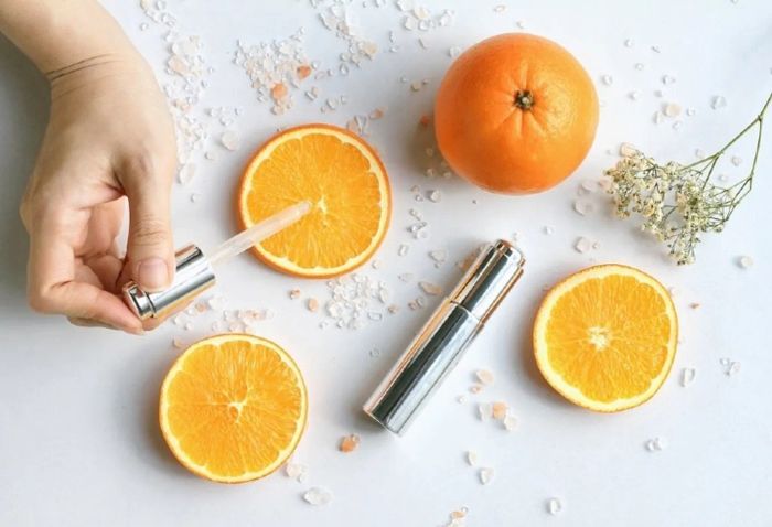 Hãy sử dụng serum vitamin C nếu có thể