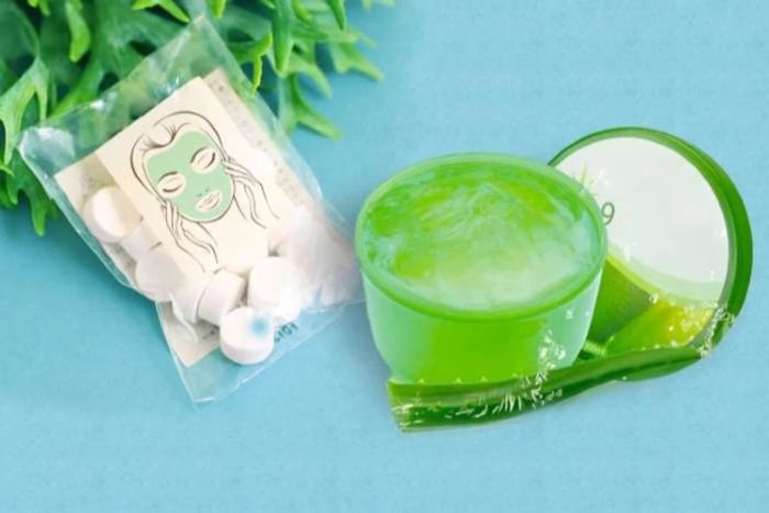 Kết hợp mask giấy khô với nha đam để làm mask chống lão hóa