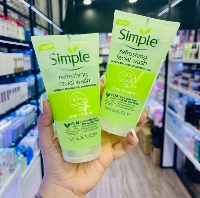Sữa rửa mặt Simple dành cho da dầu&nbsp;