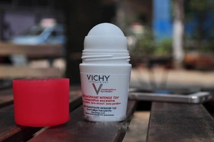 [REVIEW] Lăn khử mùi Vichy đỏ - Chuyện của mùi hôi nách đã được giải quyết!