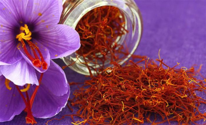 Phương pháp làm trắng mặt tại nhà bằng saffron