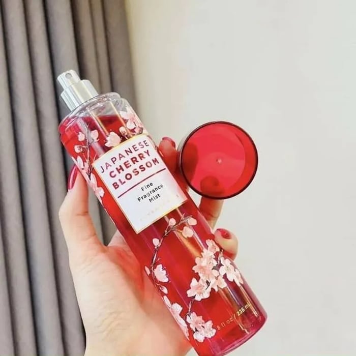 Xịt thơm cơ thể Bath And Body Works Hương Japanese Cherry Blossom