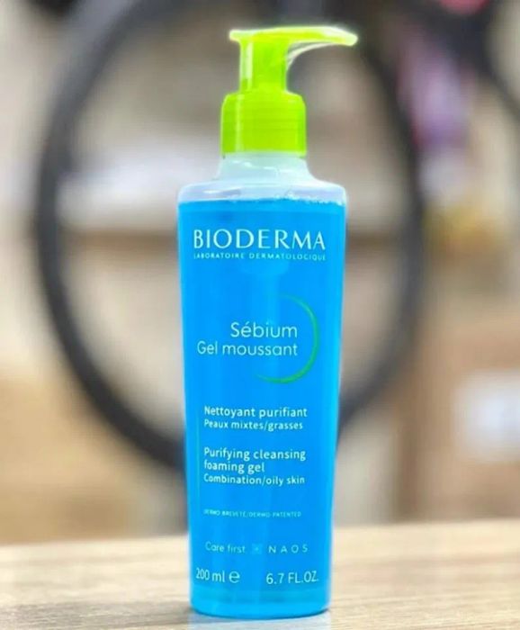 Sữa rửa mặt cho nam da dầu mụn Bioderma Sebium Foaming Gel