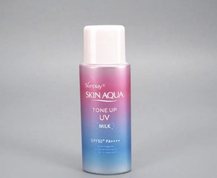 Kem chống nắng Skin Aqua cho da dầu mụn