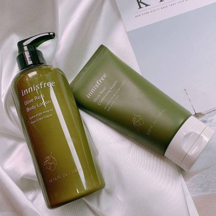 Kem dưỡng ẩm body Innisfree Olive Real Body Lotion 