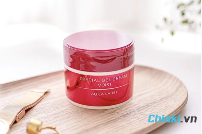 Kem dưỡng ẩm collagen màu đỏ của Shiseido