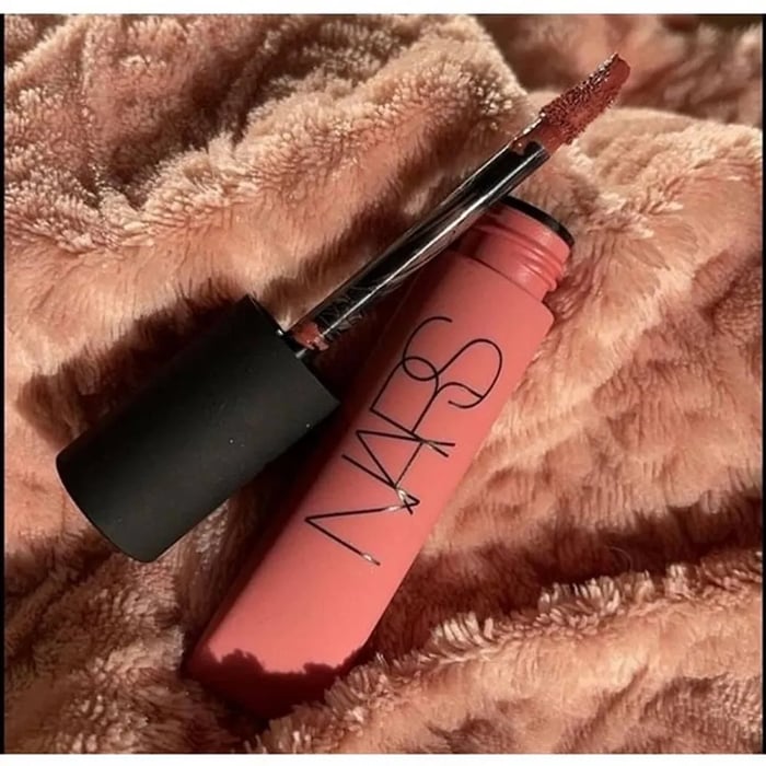 Son kem Nars Air Matte Lip Color Thrust màu Beige ấm