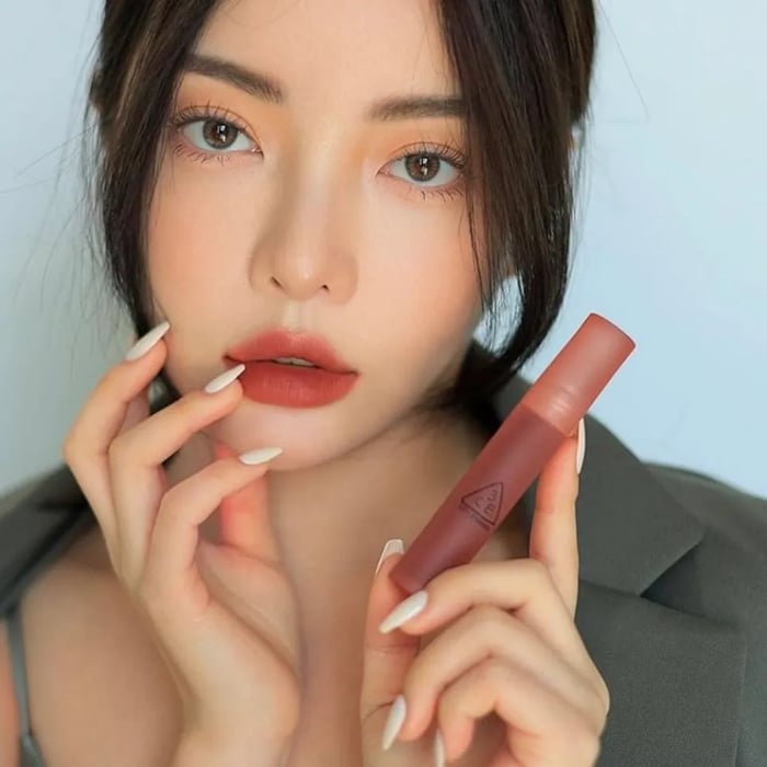 Son kem 3CE Blur Water Tint Sepia màu đỏ gạch đậm, phù hợp với mọi người