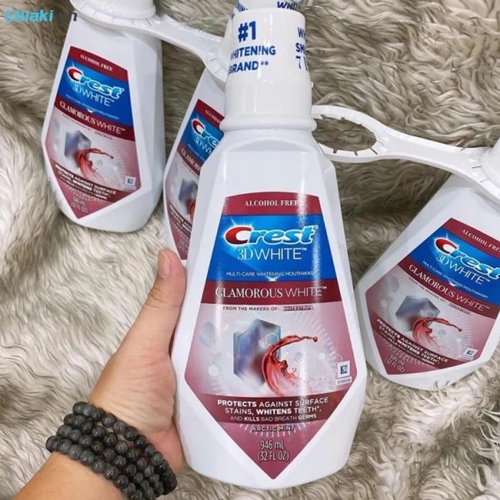 Nước súc miệng trắng răng Crest 3D White có chứa chất tẩy trắng răng