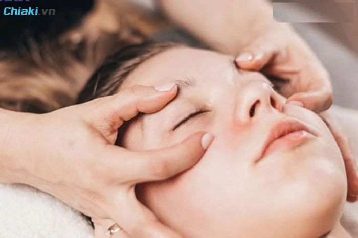 Phương Pháp Massage Mắt Giảm Nếp Nhăn 