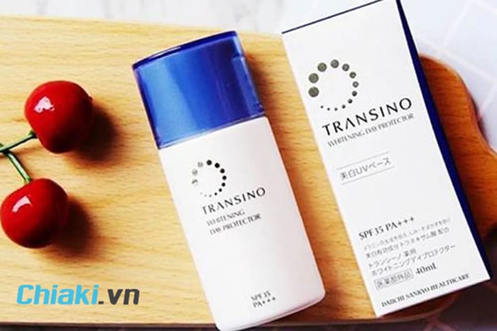 Kem dưỡng da ban ngày chống nắng cho da dầu mụn Transino Whitening Day Protector SPF50